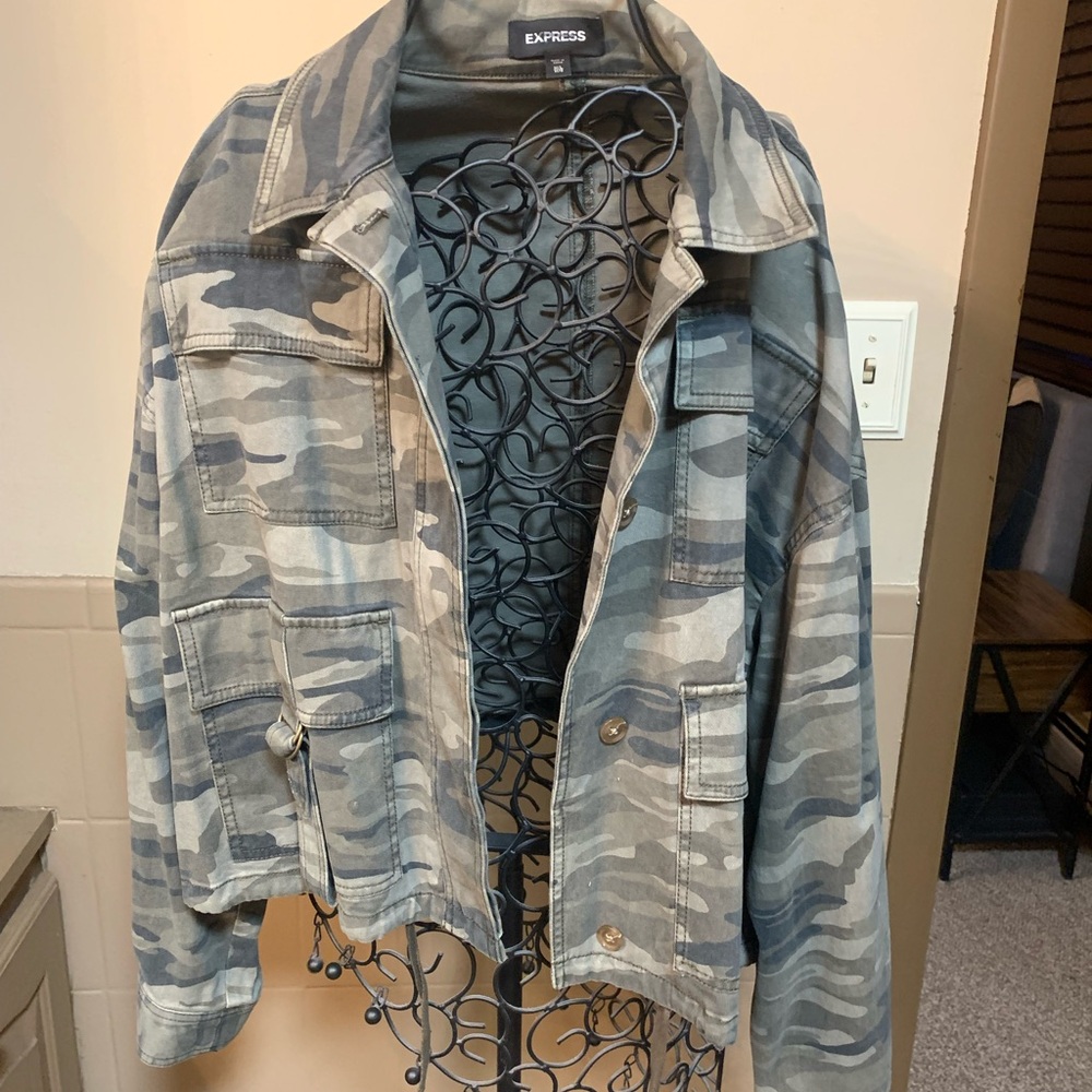 EXPRESS Women’s Camo Jacket size large